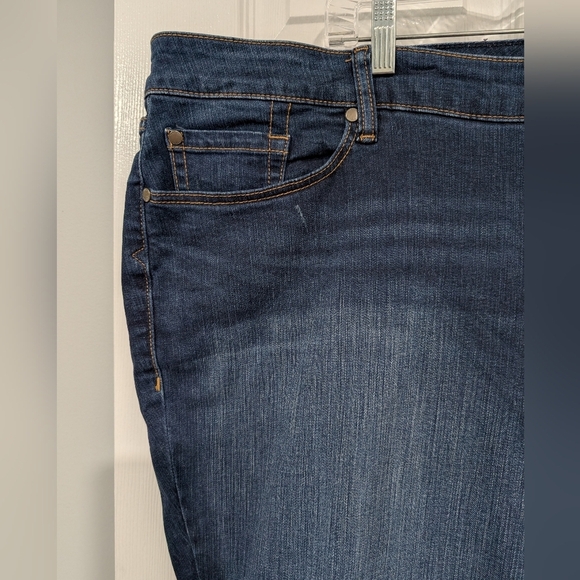 Torrid Denim Dark Wash Wide Leg Jeans in Size 26 S (Short) - Picture 2 of 12